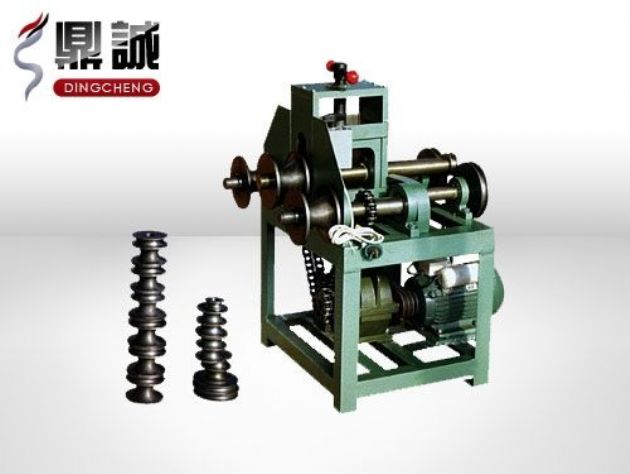 點擊查看詳細信息<br>標題：立式多功能滾動式彎管機 閱讀次數(shù)：5447