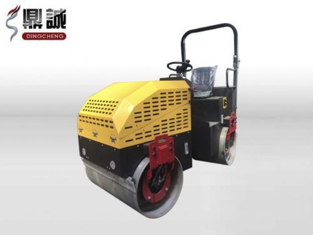 點(diǎn)擊查看詳細(xì)信息<br>標(biāo)題：2.5噸全液壓座駕式振動(dòng)壓路機(jī) 閱讀次數(shù)：15145